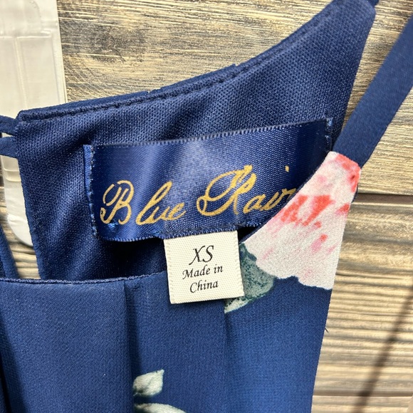 Juniors size XS Halter style Special Occasion Dress - Picture 3 of 4